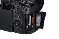 08_EOS R5 mark II_Back_Cardslot_Close_Up